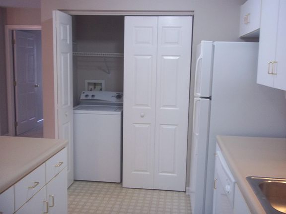 5th image of 1129 Robin Hood Ct #304
