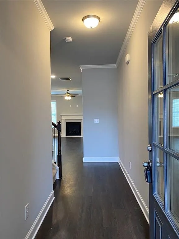 3 bed, 3.0 bath, 1988 sqft, $2,350 — Photo 3