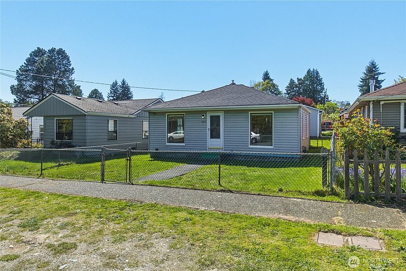 4th image of 9013 11th Ave SW