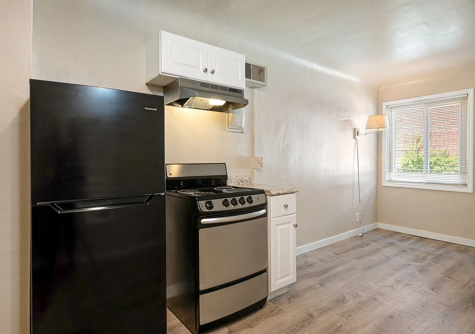 Joann Apartments — Photo 1