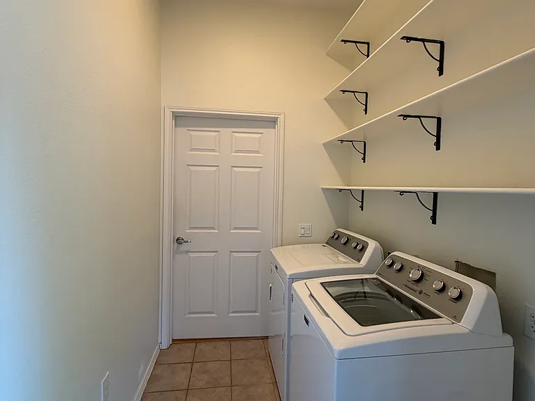 417 Hardwicke Ln — Photo 11