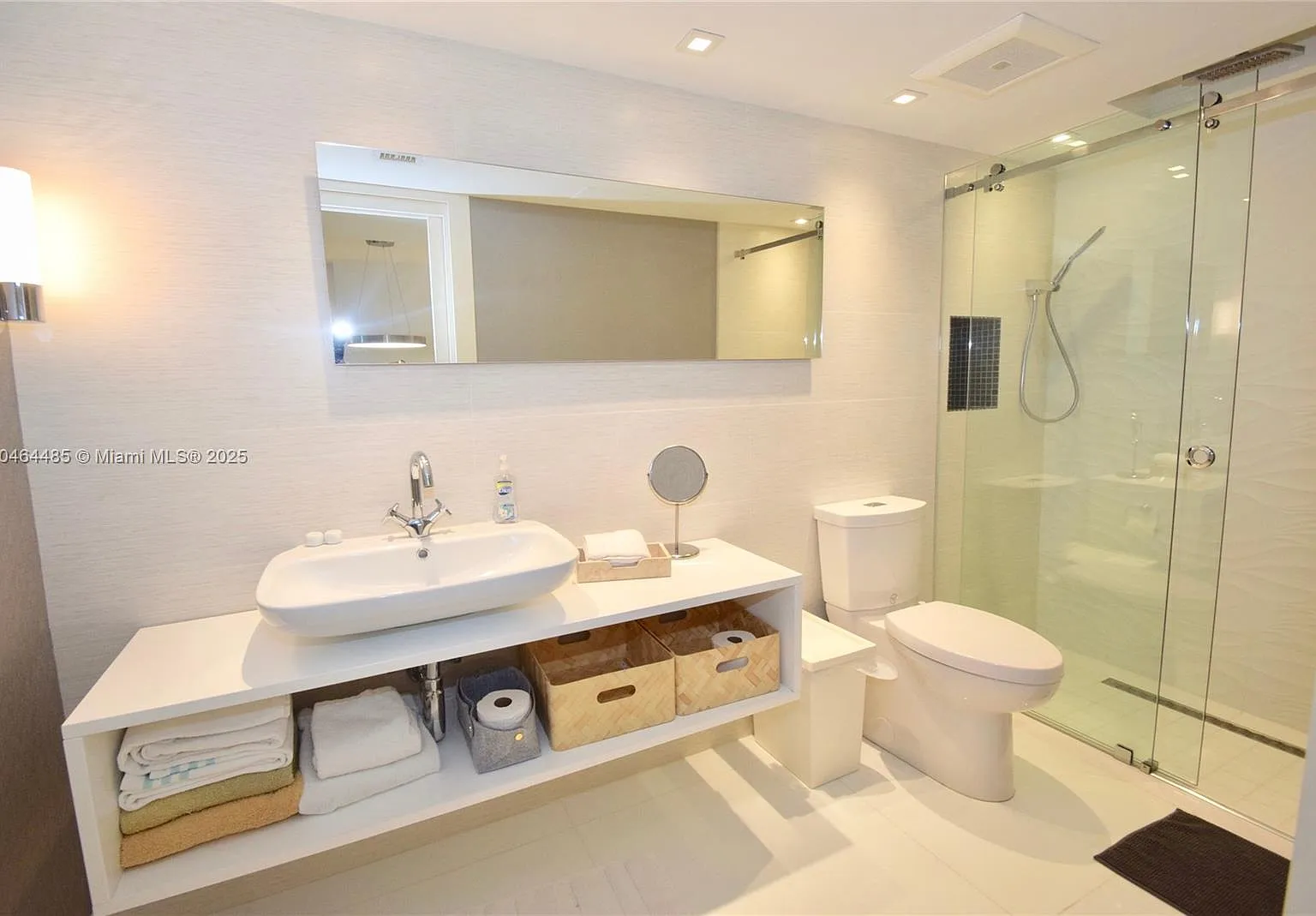 Roney Palace Condo — Photo 3