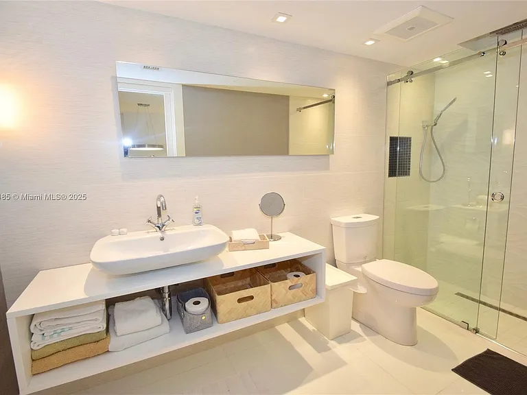 2301 Collins Ave #815/814 — Photo 3