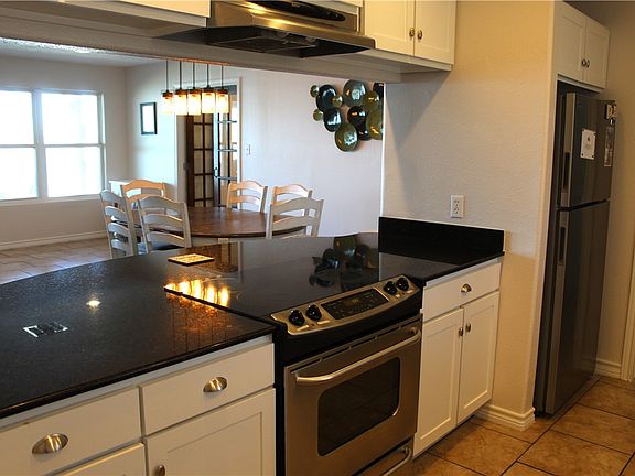5th image of 143 Lakeshore Dr