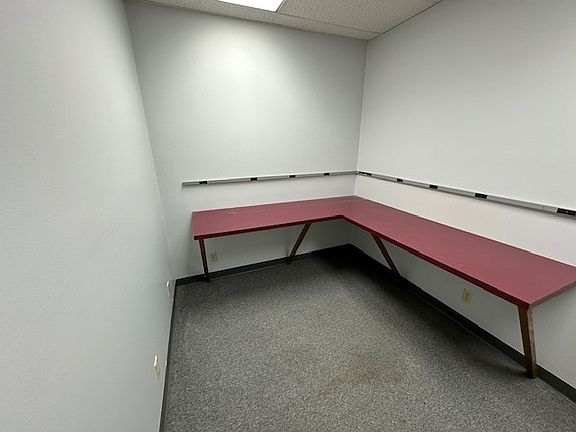 4th image of 210 N Cascade St #17168264