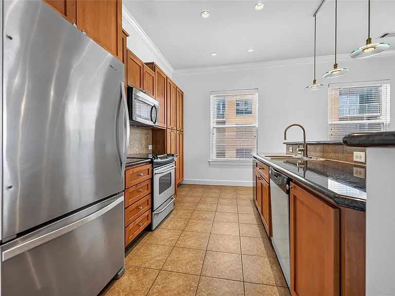 1010 Rosine St #35 — Photo 12