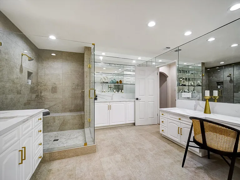 4732 Del Moreno Dr — Photo 16
