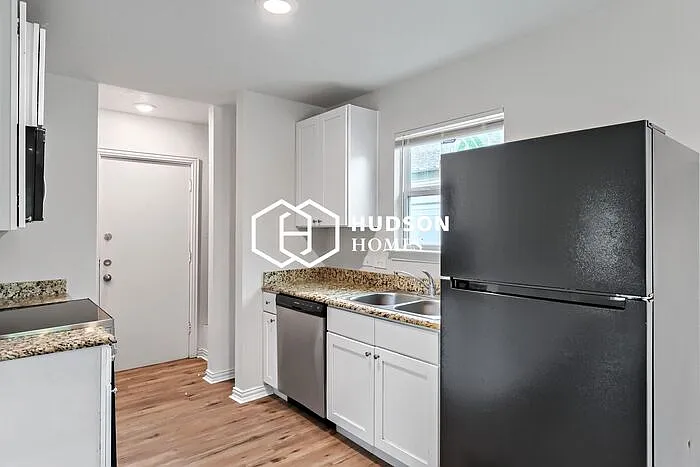 1901 Giddings St — Photo 5