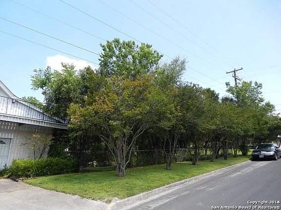 3rd image of 203 Highview Dr