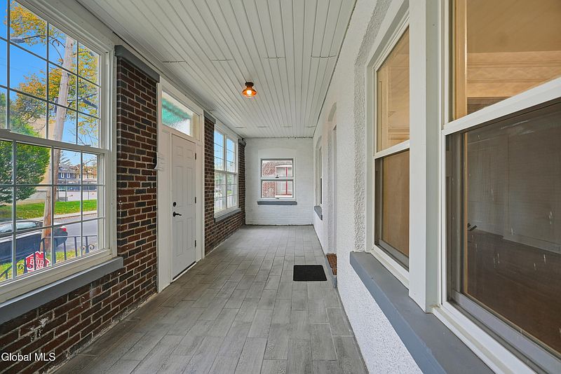 4th image of 2 Glenwood Street