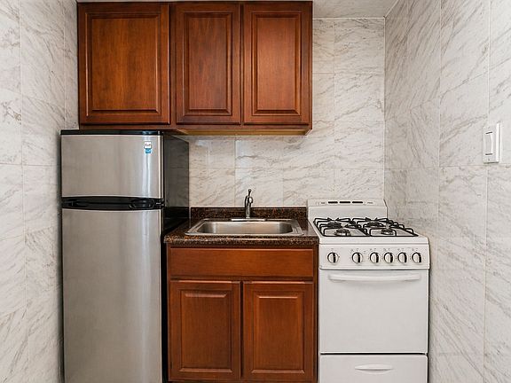 5th image of 235 W 103rd St APT 5C