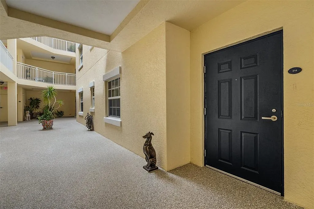 3 bed, 2.0 bath, 1799 sqft, $6,000 — Photo 4