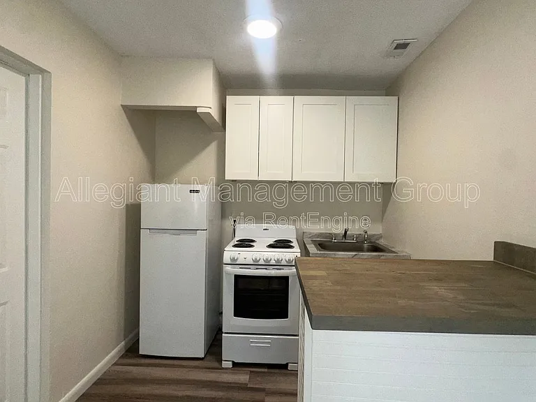 622 Royalty Ct #B — Photo 2