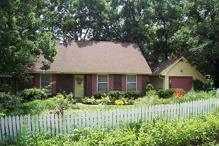1st image of 2125 Oakridge Dr