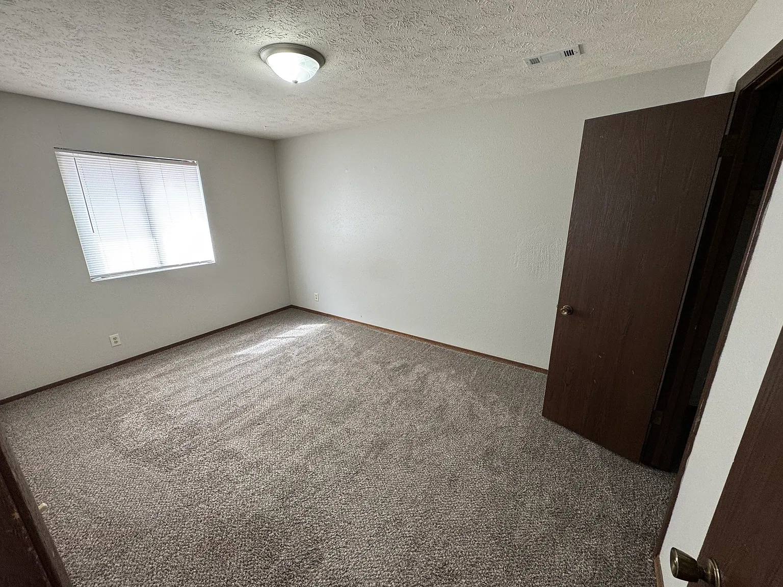 2 bed, 830 sqft, $950 — Photo 3