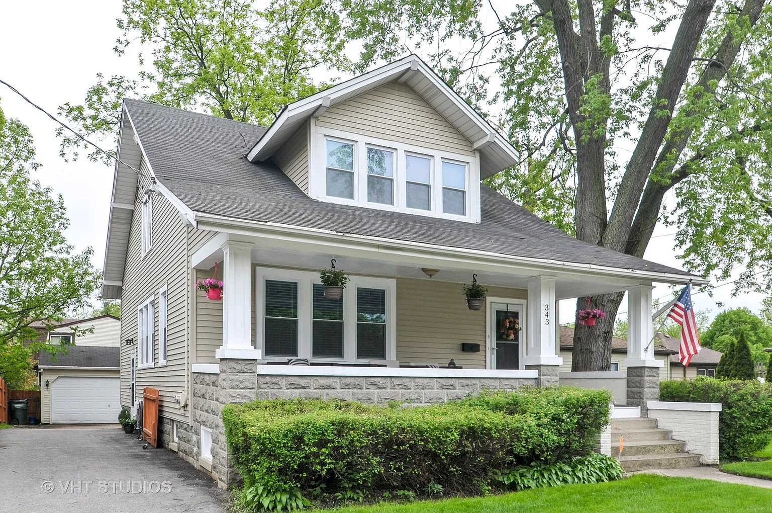 343 W Palatine Rd photo 1