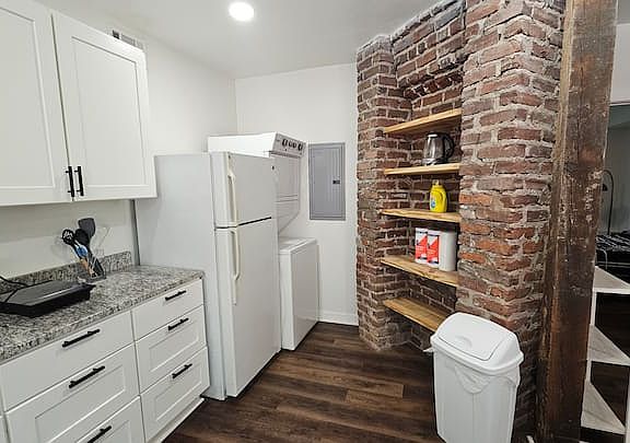 5th image of 675 Lexington Ave SW #B