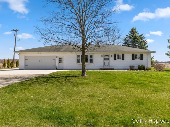 8755 S Francis Rd, Dewitt, MI 48820
