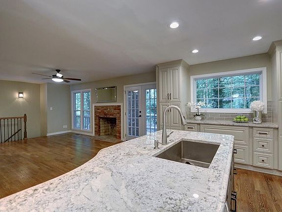5th image of 7070 Duncourtney Dr