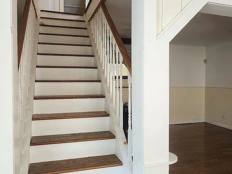 9 Babylon Rd — Photo 12