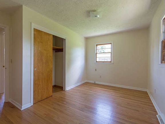 5th image of 631 W Skyline Dr