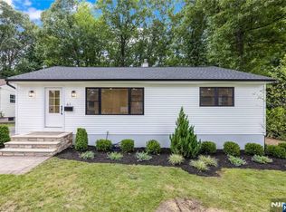61 Mackay Ave, Waldwick, NJ 07463
