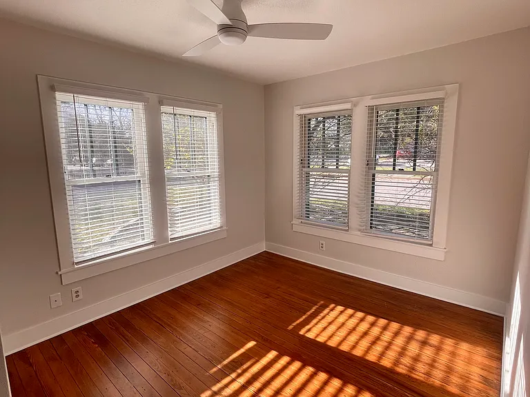 4400 Speedway — Photo 12