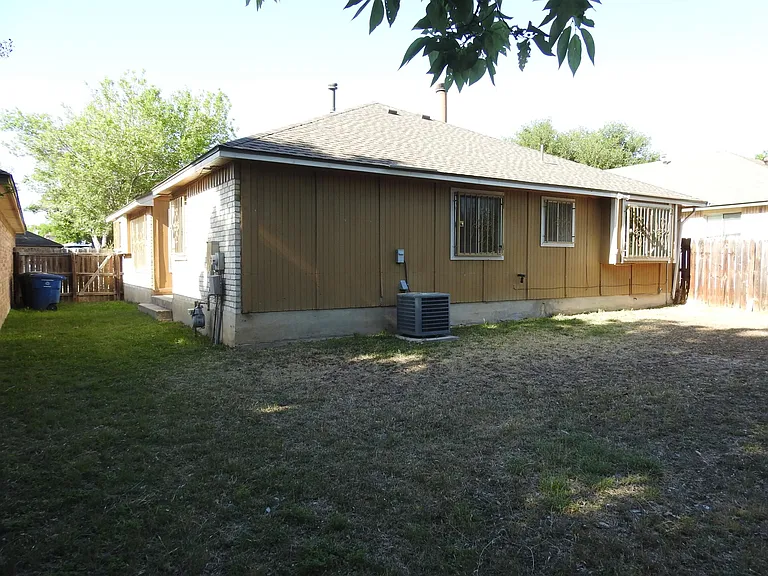 4326 Katrina Ln — Photo 13