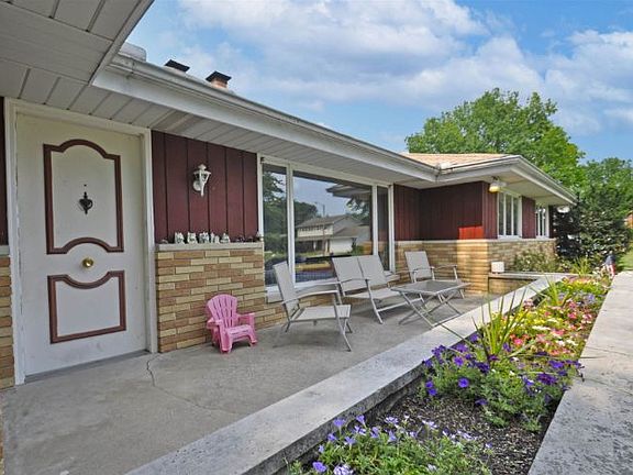 3rd image of 1435 Matthews Ln
