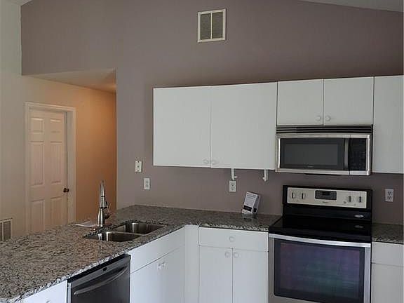 3rd image of 1525 20th Ave SW