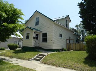302 1st St, Ludington, MI 49431