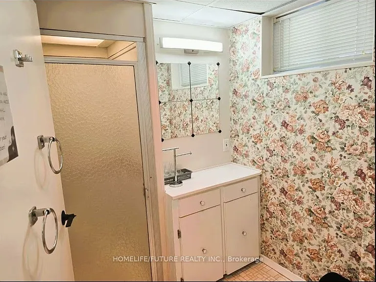 7 Stonehenge Cres — Photo 4