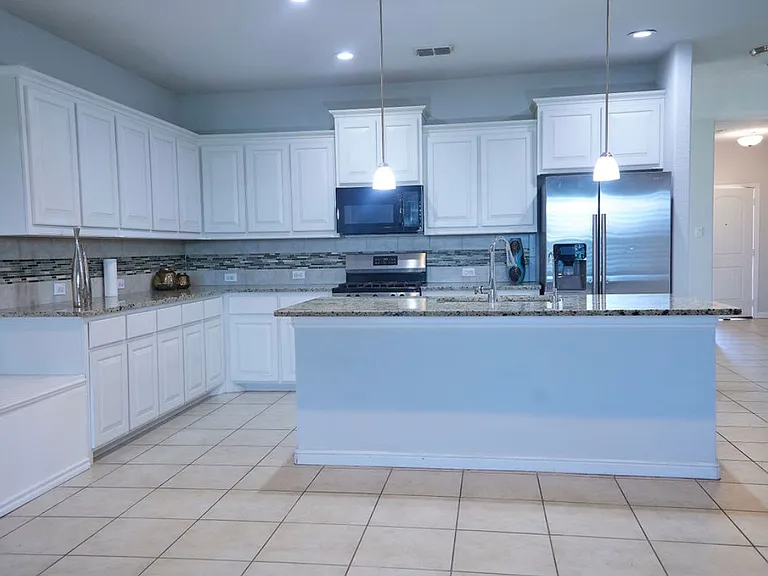 1048 Madelia Ave — Photo 2