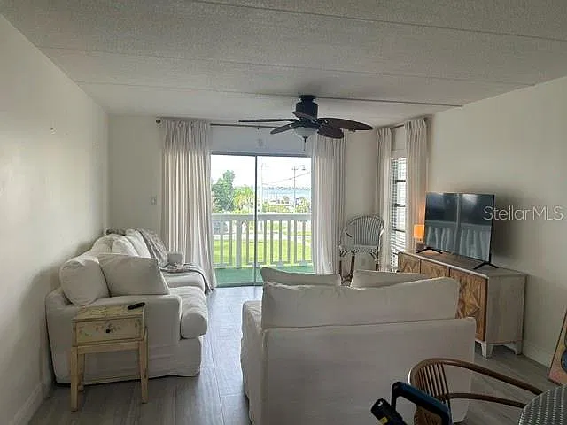 1 bed, 1.0 bath, 690 sqft, $1,800 — Photo 4