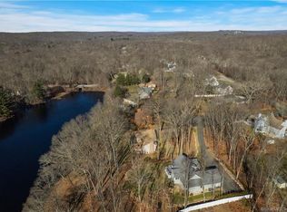 6 Wynn Cir, East Lyme, CT 06333