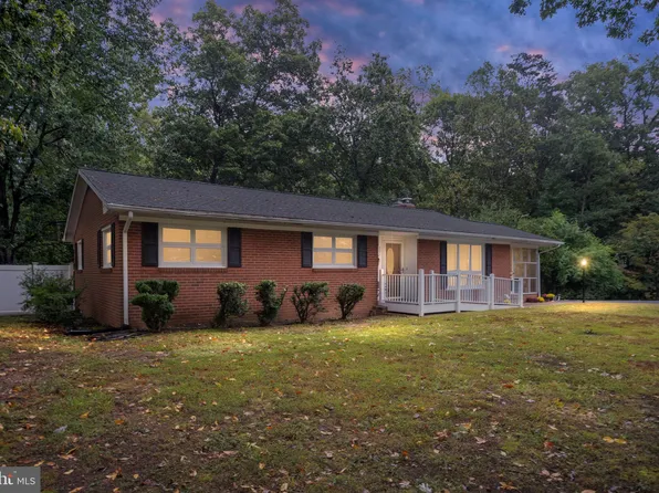 201 Stonewall Dr, Fredericksburg, VA 22401