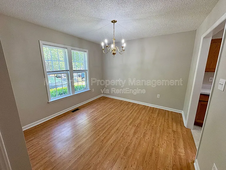317 Cross Hill Ln — Photo 9