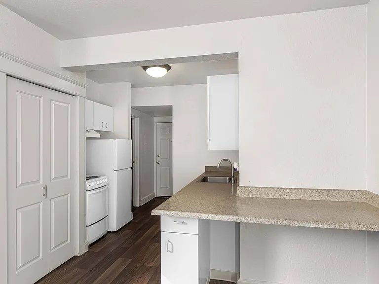 Zindorf Apartments — Photo 12