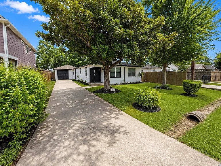 8517 Rubin St — Photo 4