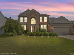 953 River Rock Dr, Holly, MI 48442