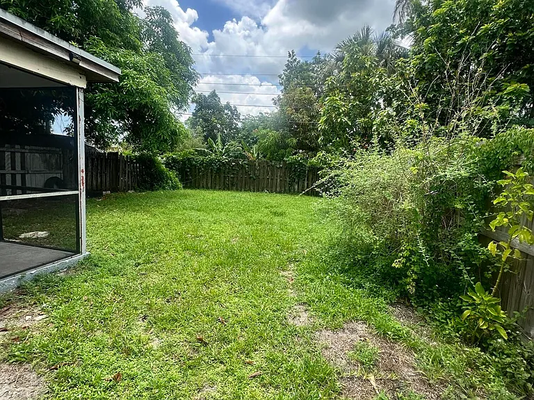 5644 NW 14th Ct — Photo 12