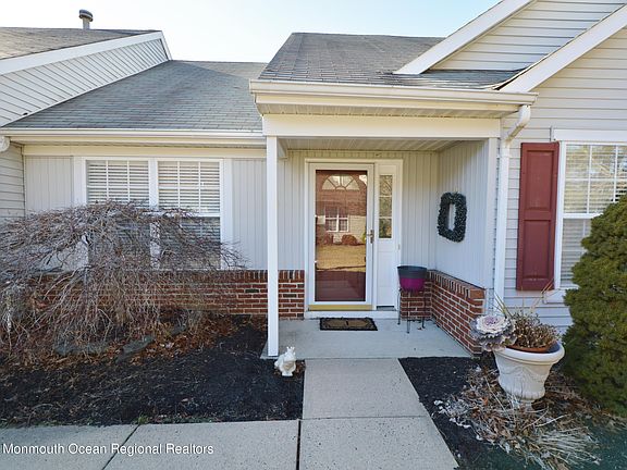 3rd image of 2767 Meadow Lake Dr