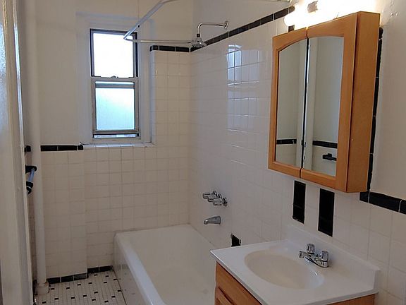 4th image of 4853 44th St APT 5H