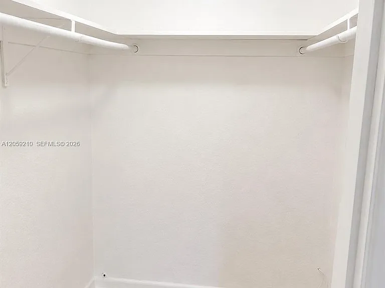 500 E Country Club Cir #7 — Photo 5