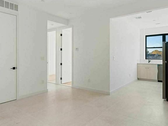 5th image of 722 Hinsdale St Penthouse 2