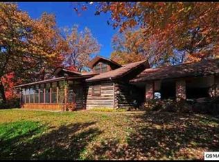 3739 Old Mountain Rd, Sevierville, TN 37876