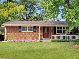929 Gustane Dr, Saint Charles, MO 63301