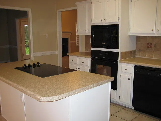 4 bed, 3.0 bath, 2887 sqft, $2,730 — Photo 2