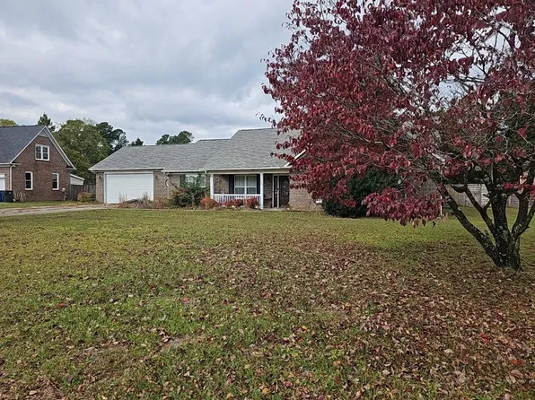 7925 Lester Dr, Fayetteville, NC 28311