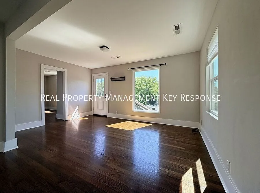 Cozy East Nashville Cottage Near Five Points, Downtown & Shelby Park — Photo 2